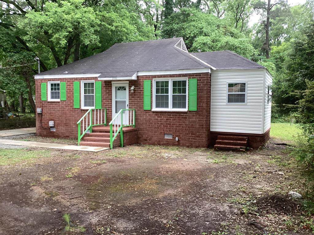 1031-SW Harbison Drive - Photo 1