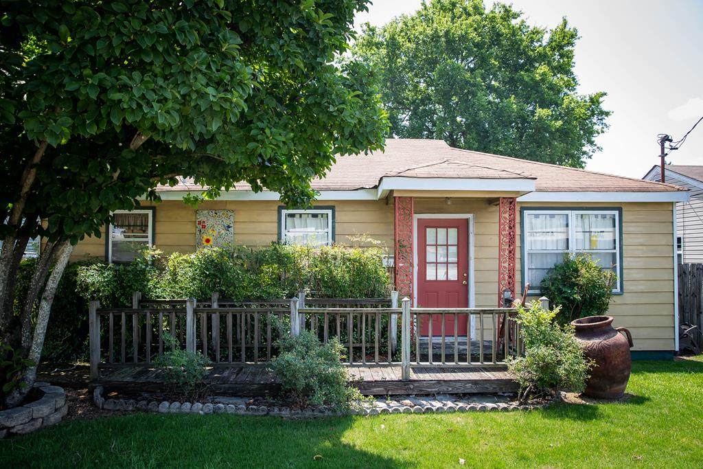 5942 Veterans Parkway - Photo 1