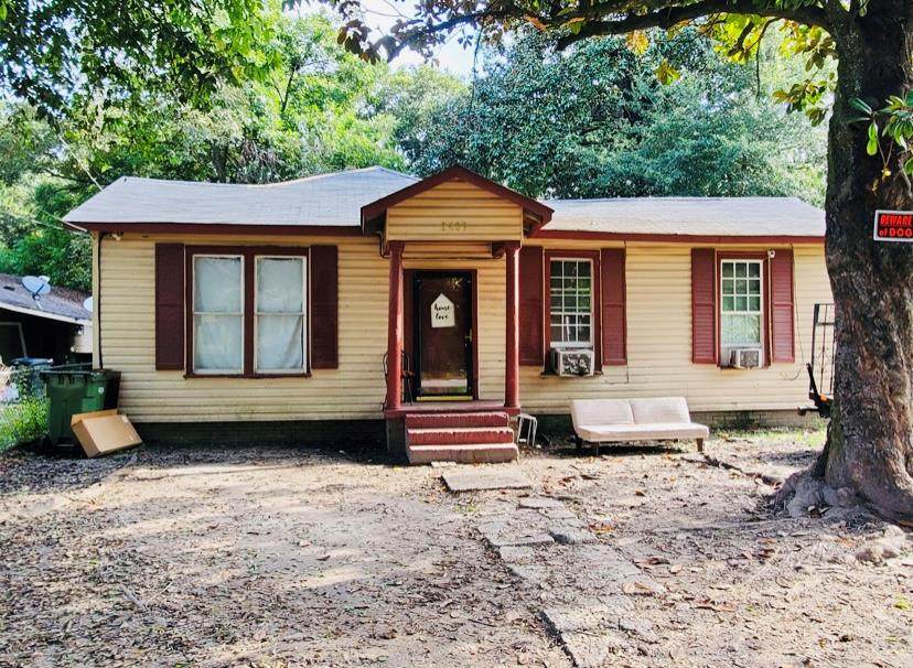 2409 Garden Drive - Photo 1