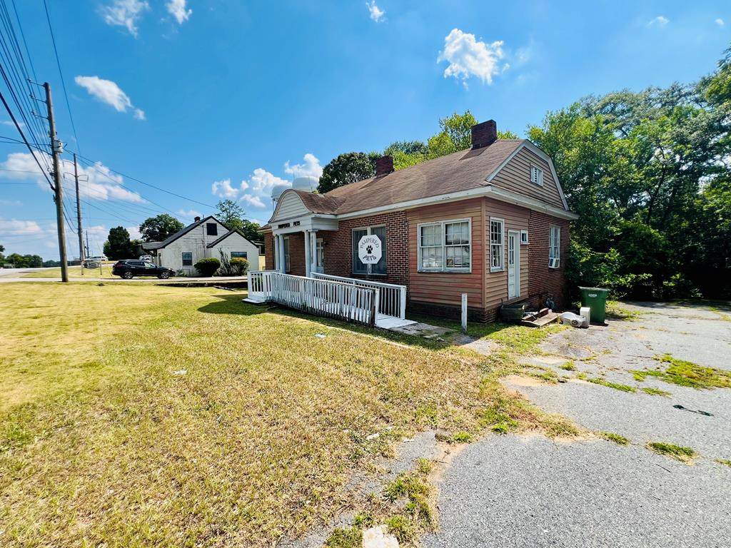 3203-E University Avenue - Photo 1