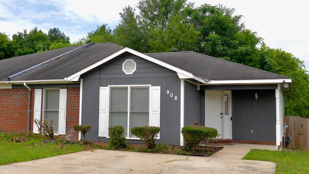 908 Arlington Drive - Photo 1