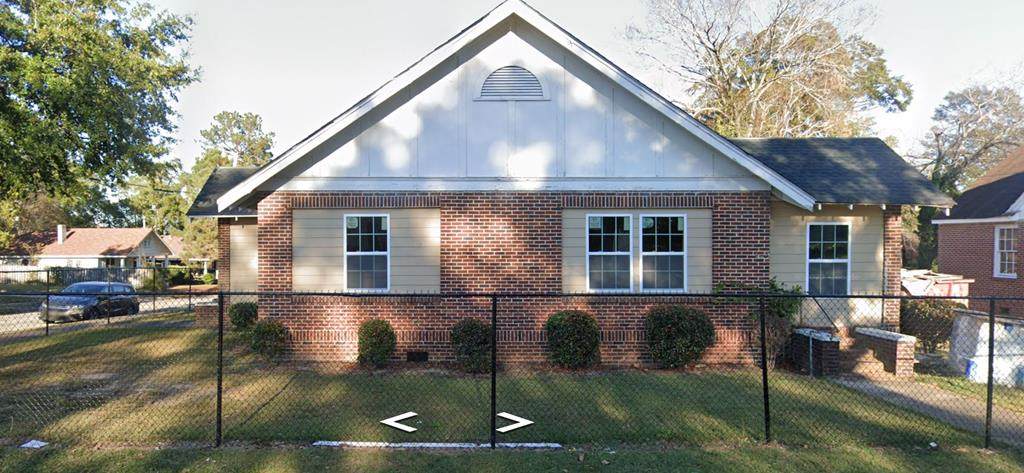 202-E Oak Street - Photo 1