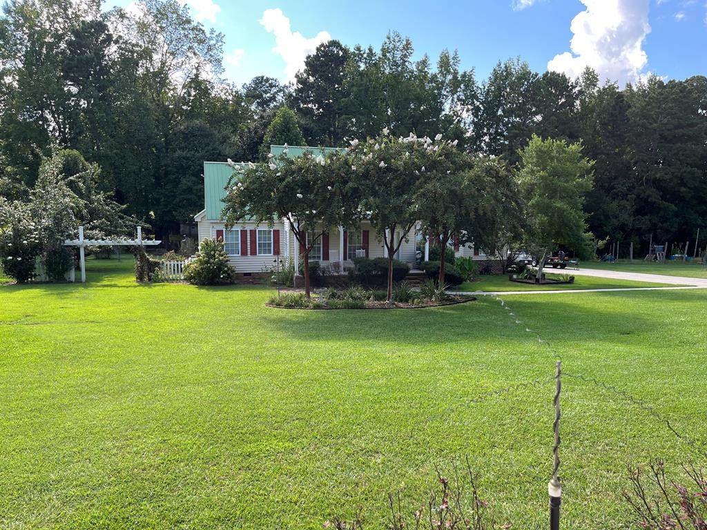 604 Farris Boulevard - Photo 1