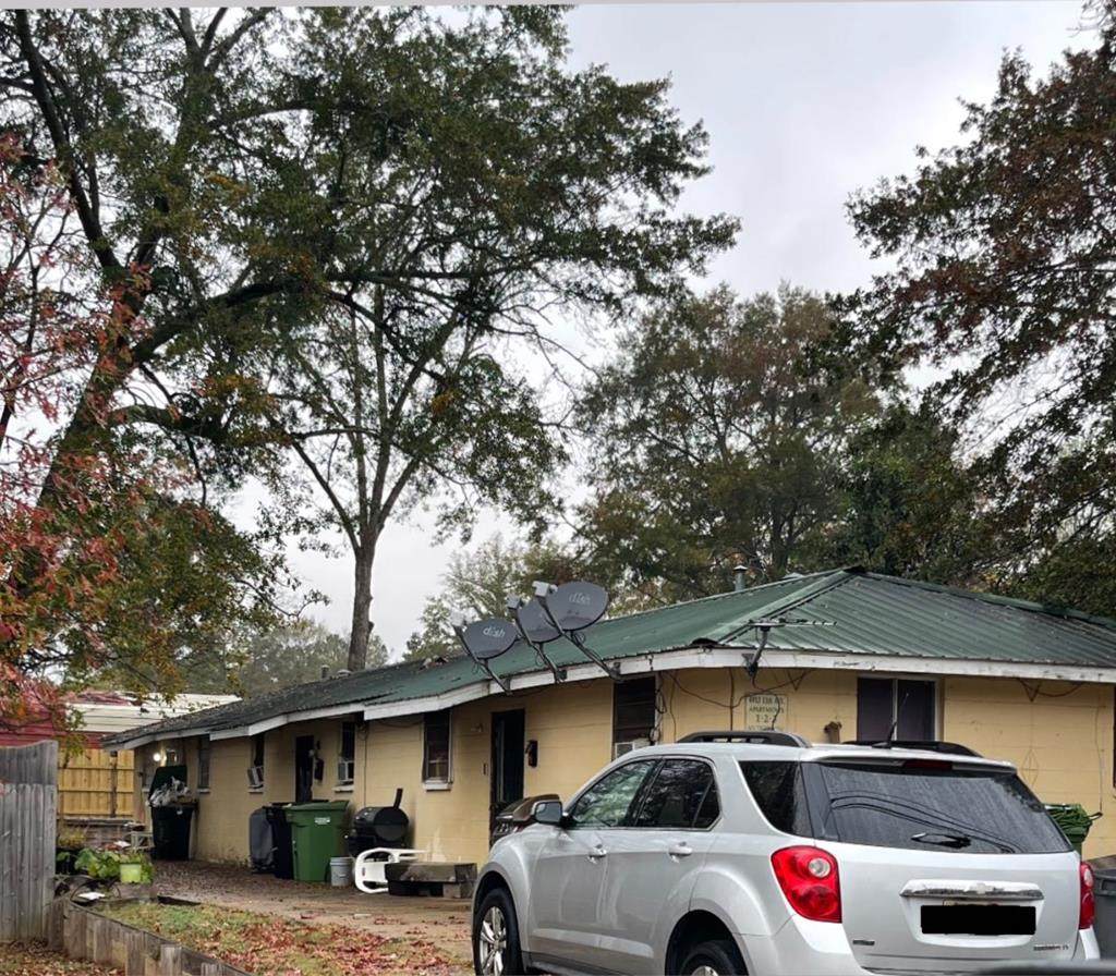 4915 11TH AVENUE - Photo 1