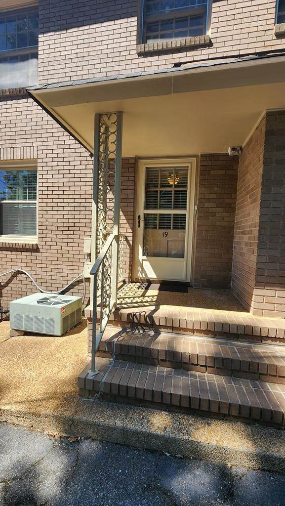 2230 Cherokee Avenue - Photo 1