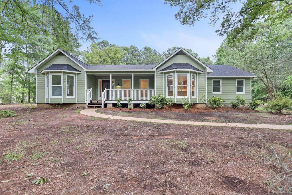 114 Pineknoll Drive - Photo 1