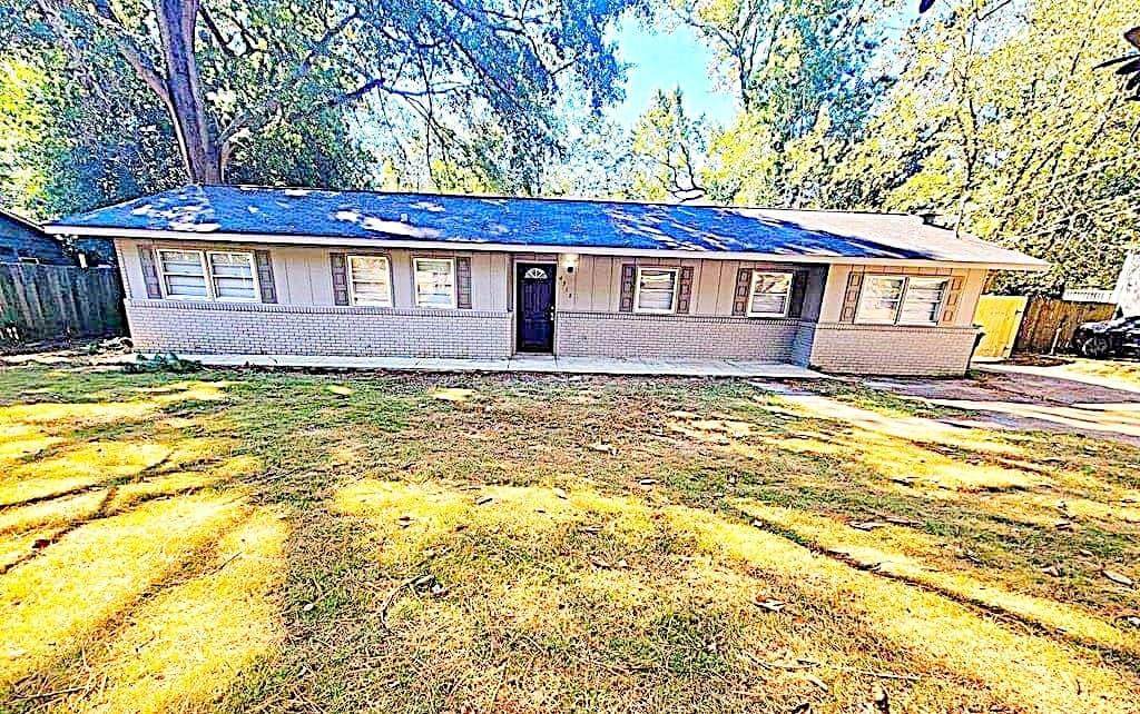 4318 Pinebrook Dr - Photo 1