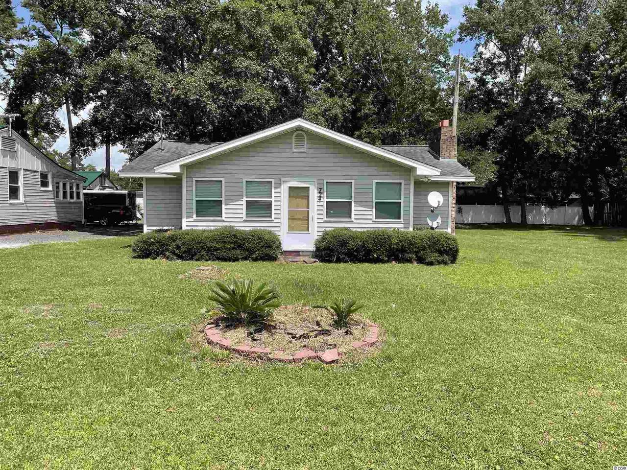 724 Maple Dr. - Photo 1