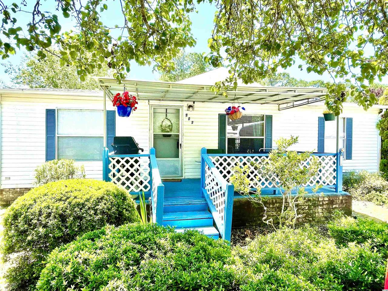 909 Pinetops Dr. - Photo 1