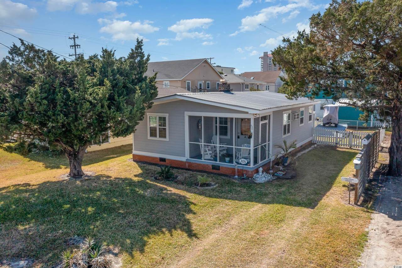 305 21st Ave. N - Photo 1