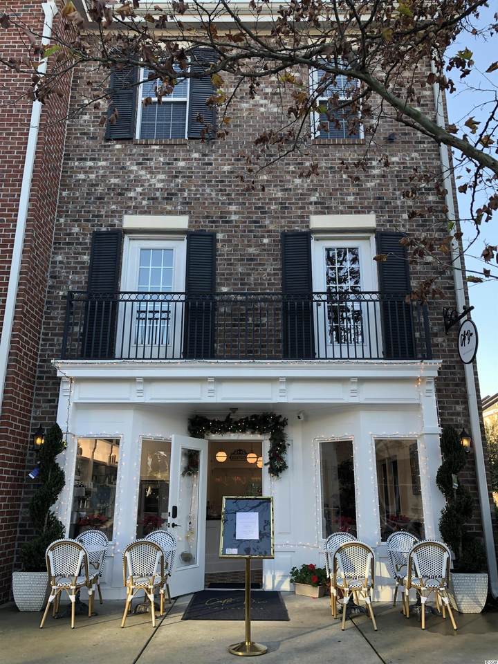 981 Hackler St. - Photo 1