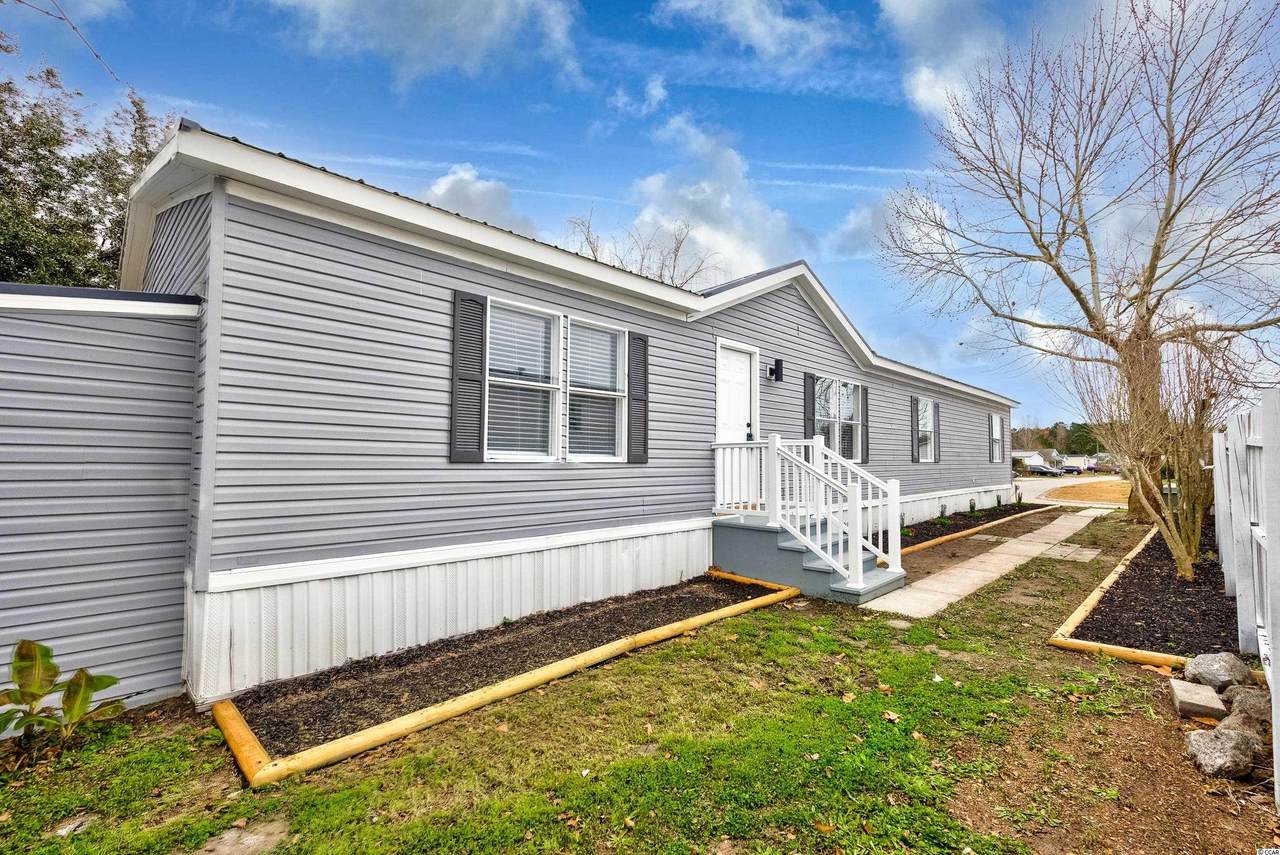 8566 Edgewood Dr. - Photo 1