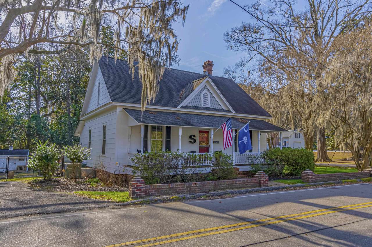 809 6th Ave. - Photo 1