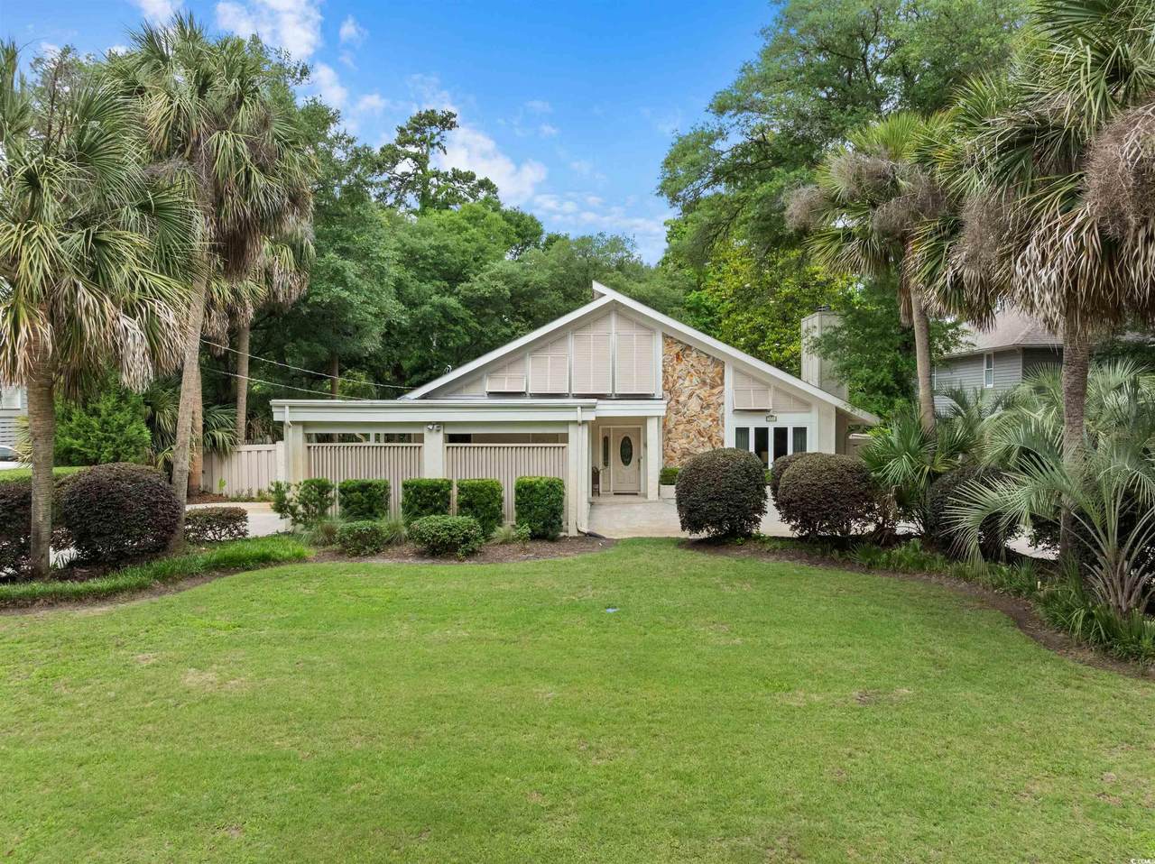 371 Lakeshore Dr. - Photo 1