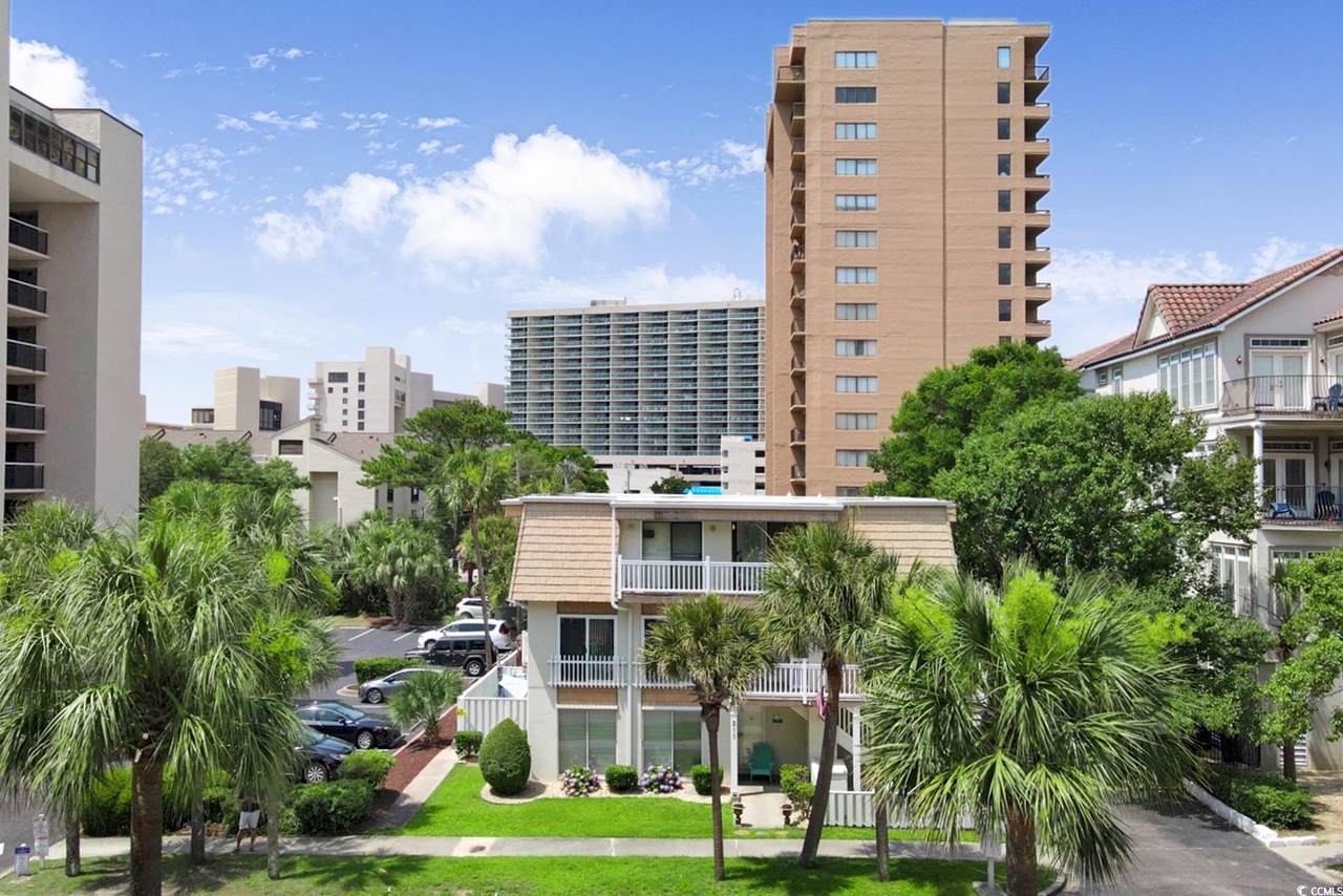 211 76th Ave. N - Photo 1