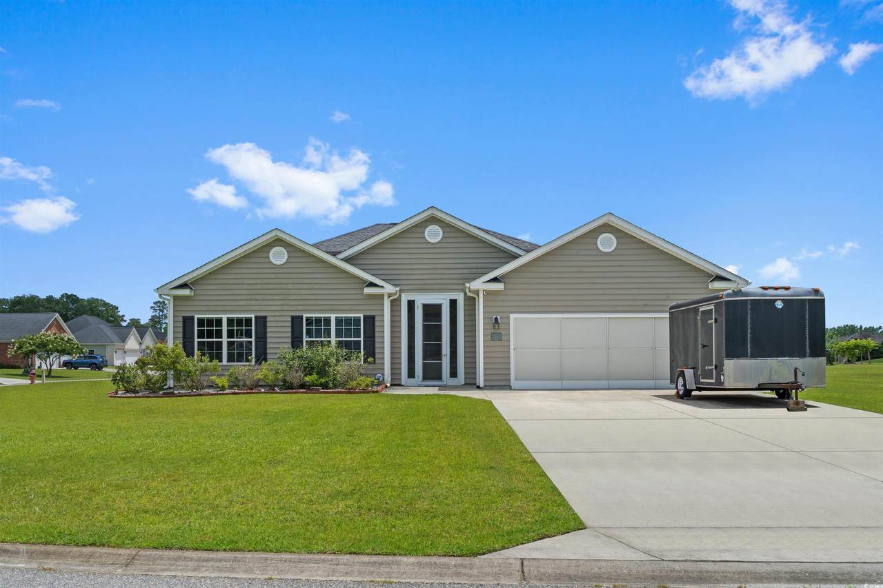 215 Vineyard Lake Circle - Photo 1