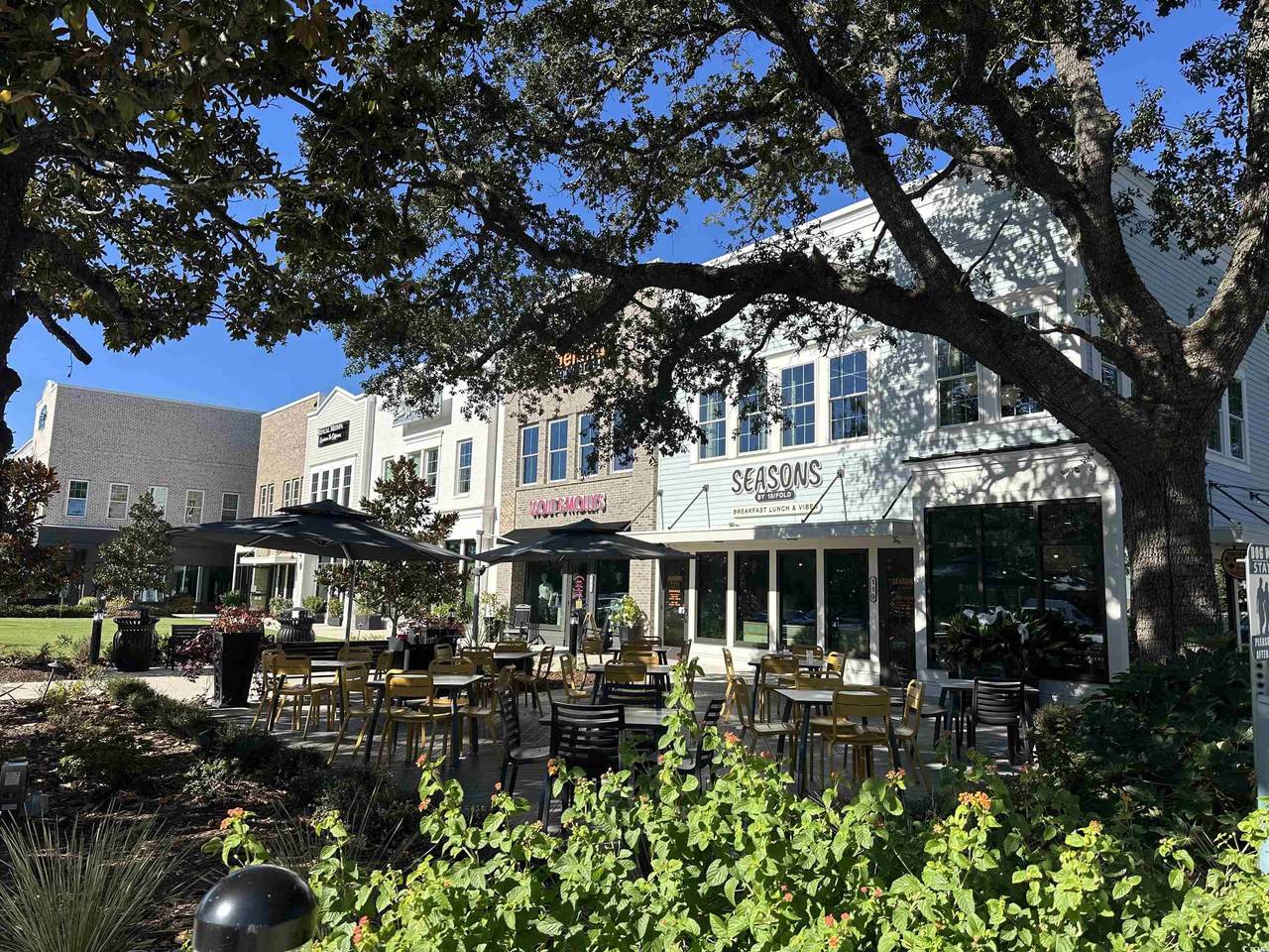 4377 N Kings Hwy. - Photo 1