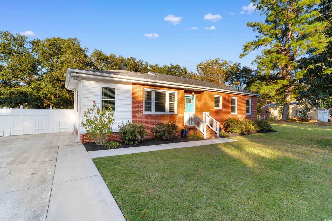 221 Bragdon Ave. - Photo 1