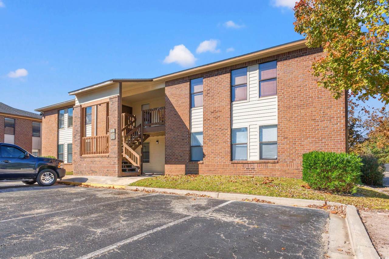 2005 Greens Blvd. - Photo 1