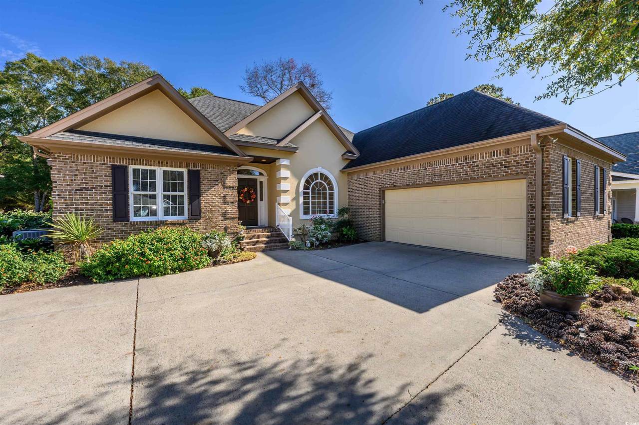 172 Edgewater Circle - Photo 1