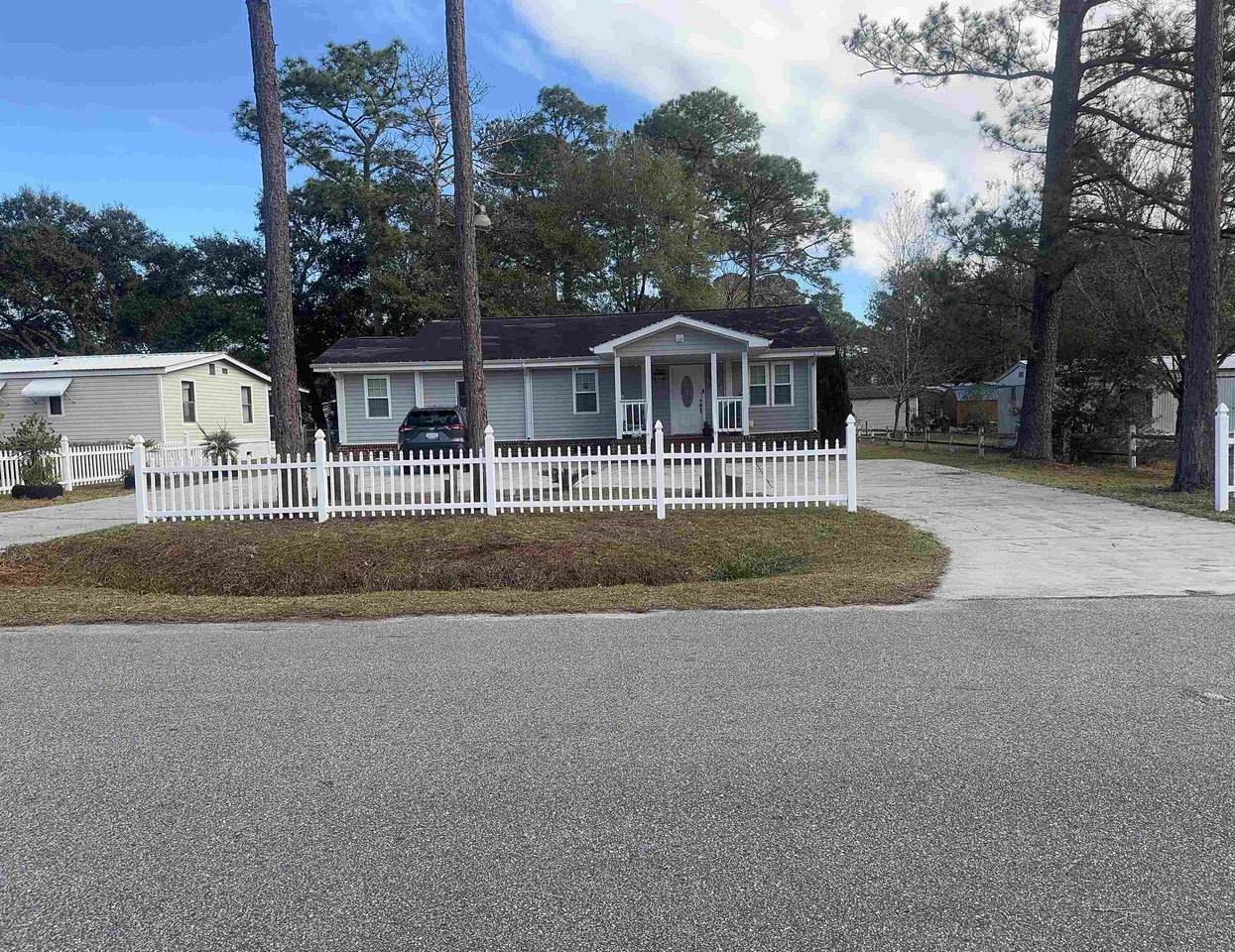 2427 Huntington Circle - Photo 1