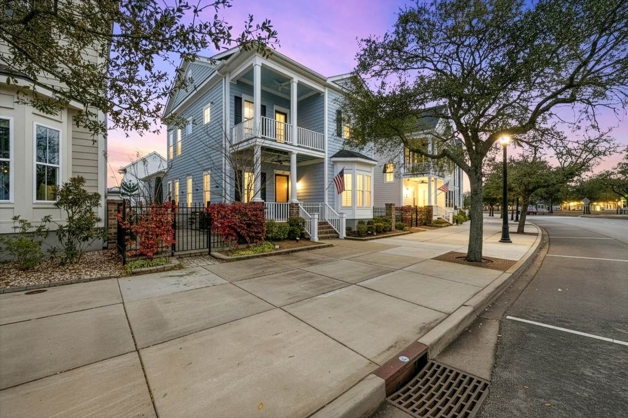 866 Farrow Pkwy. - Photo 1