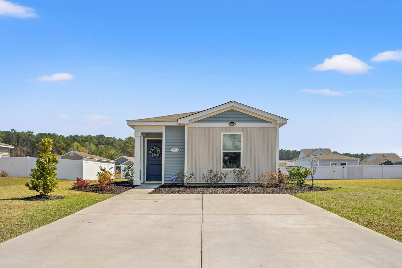 920 Akron St. - Photo 1