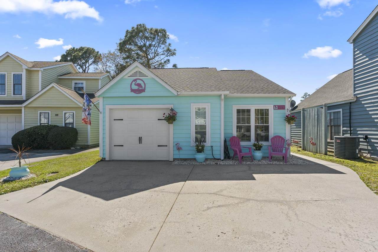 913 Charles St. - Photo 1