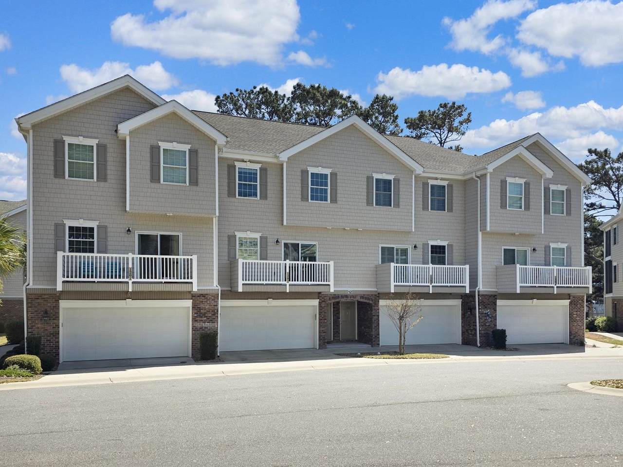 601 Hillside Dr. N - Photo 1