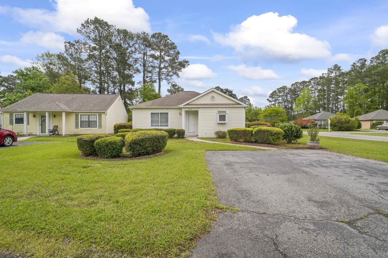 6590 Eagle Crescent - Photo 1