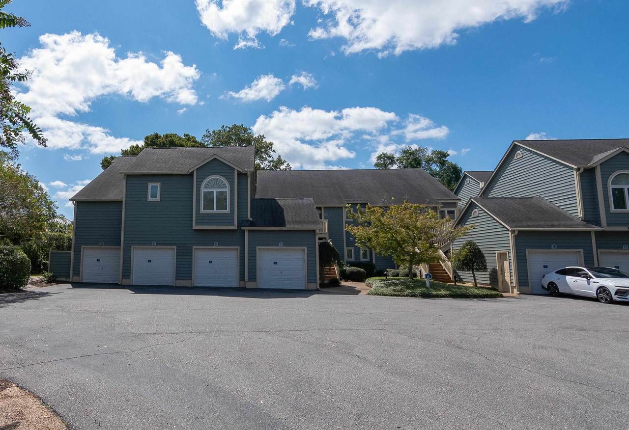 820 Castleford Circle - Photo 1