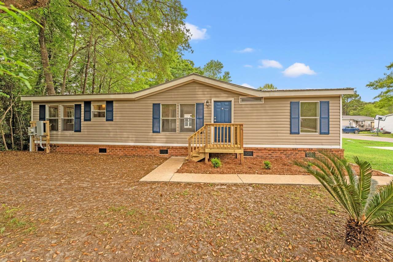 160 Saint Christopher Circle - Photo 1