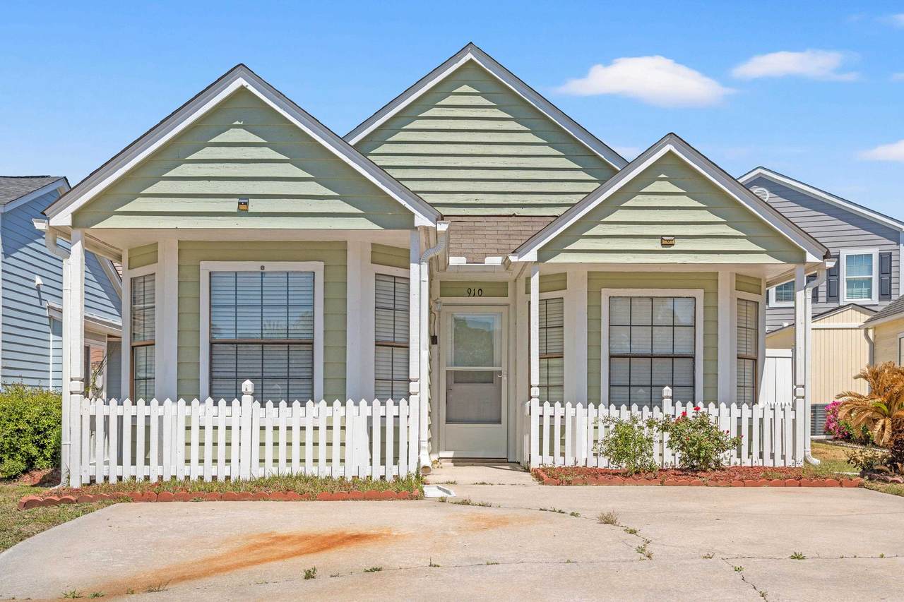 910 Emanon St. - Photo 1