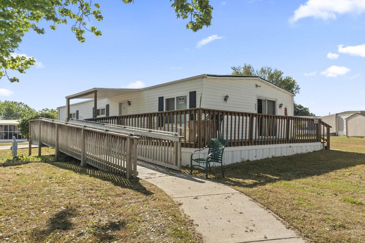 812 Waterview Dr. - Photo 1