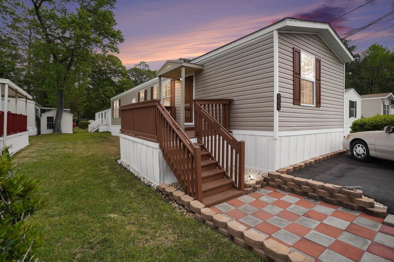 966 Periwinkle Pl. - Photo 1