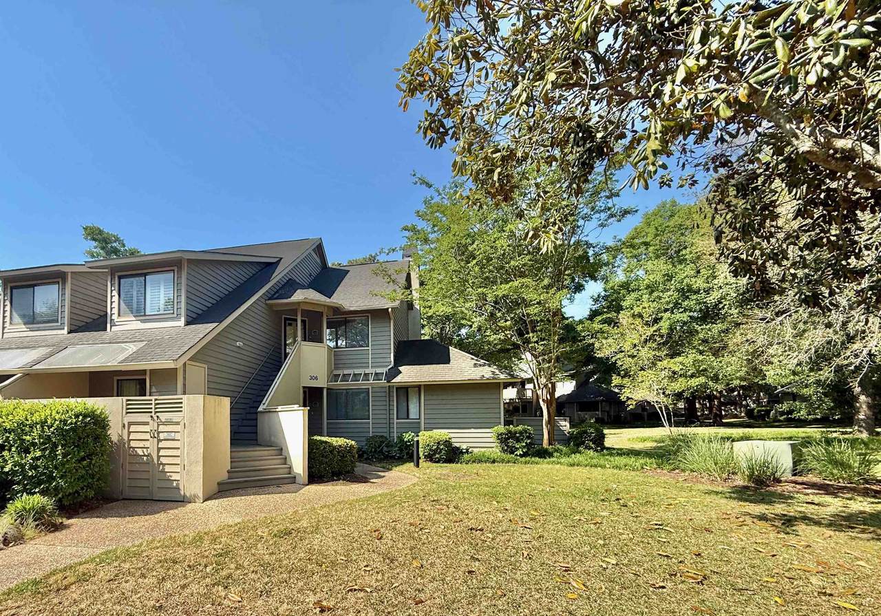 306 Westbury Ct. - Photo 1