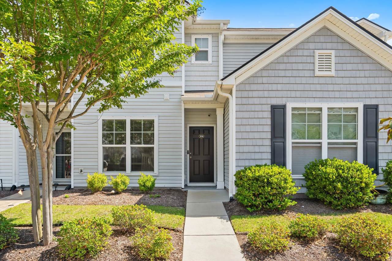 306 Castle Dr. - Photo 1