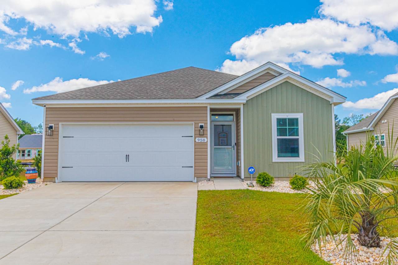 958 Oak Hollow St. - Photo 1