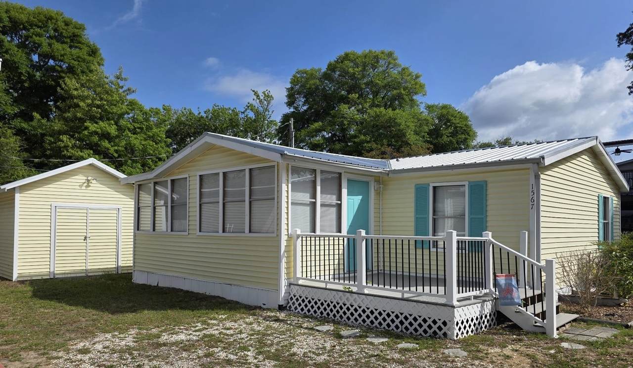 1567 Park Ln. - Photo 1