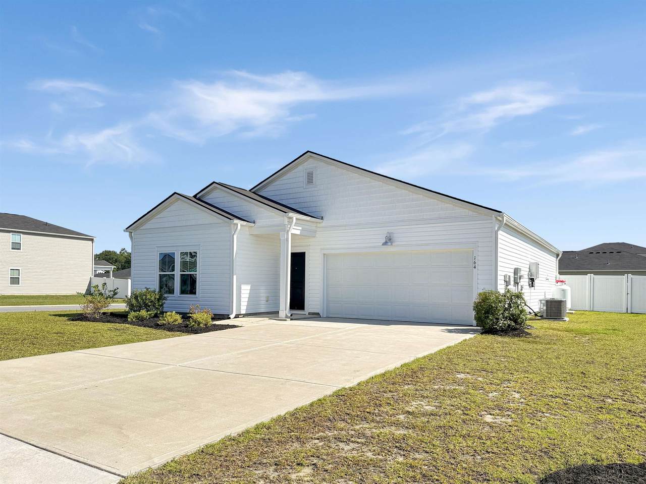 164 Saddle St - Photo 1