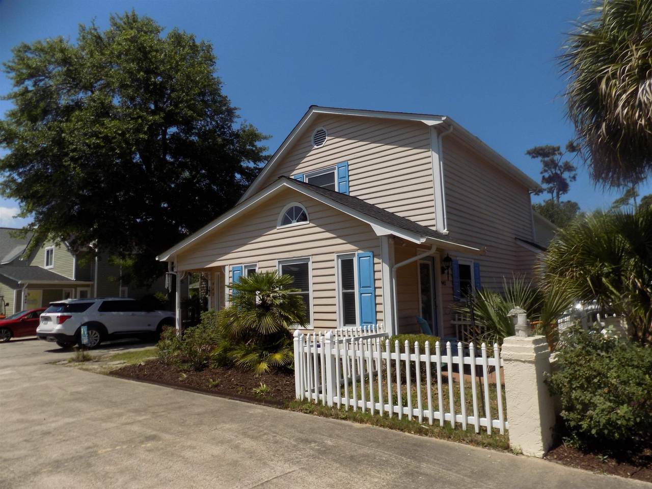 942 Tiffany Ln. - Photo 1