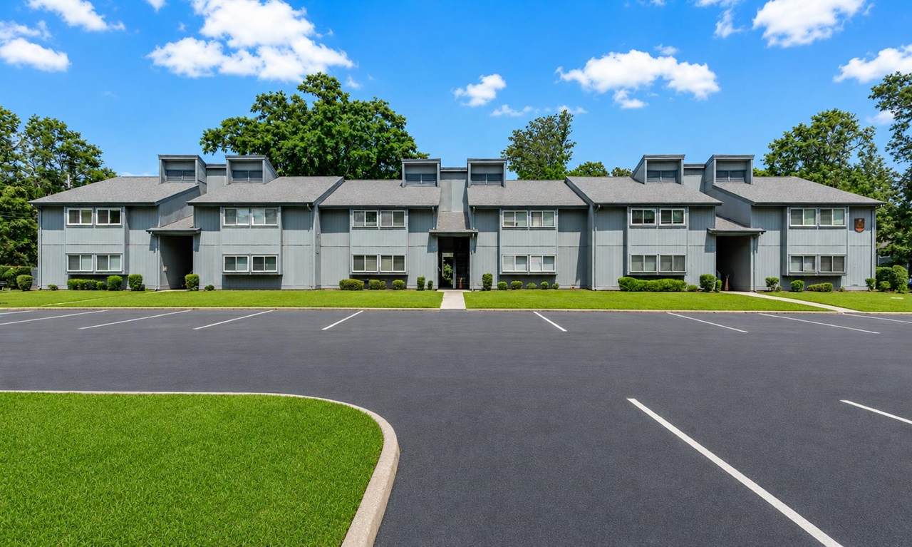 10301 N Kings Hwy. - Photo 1
