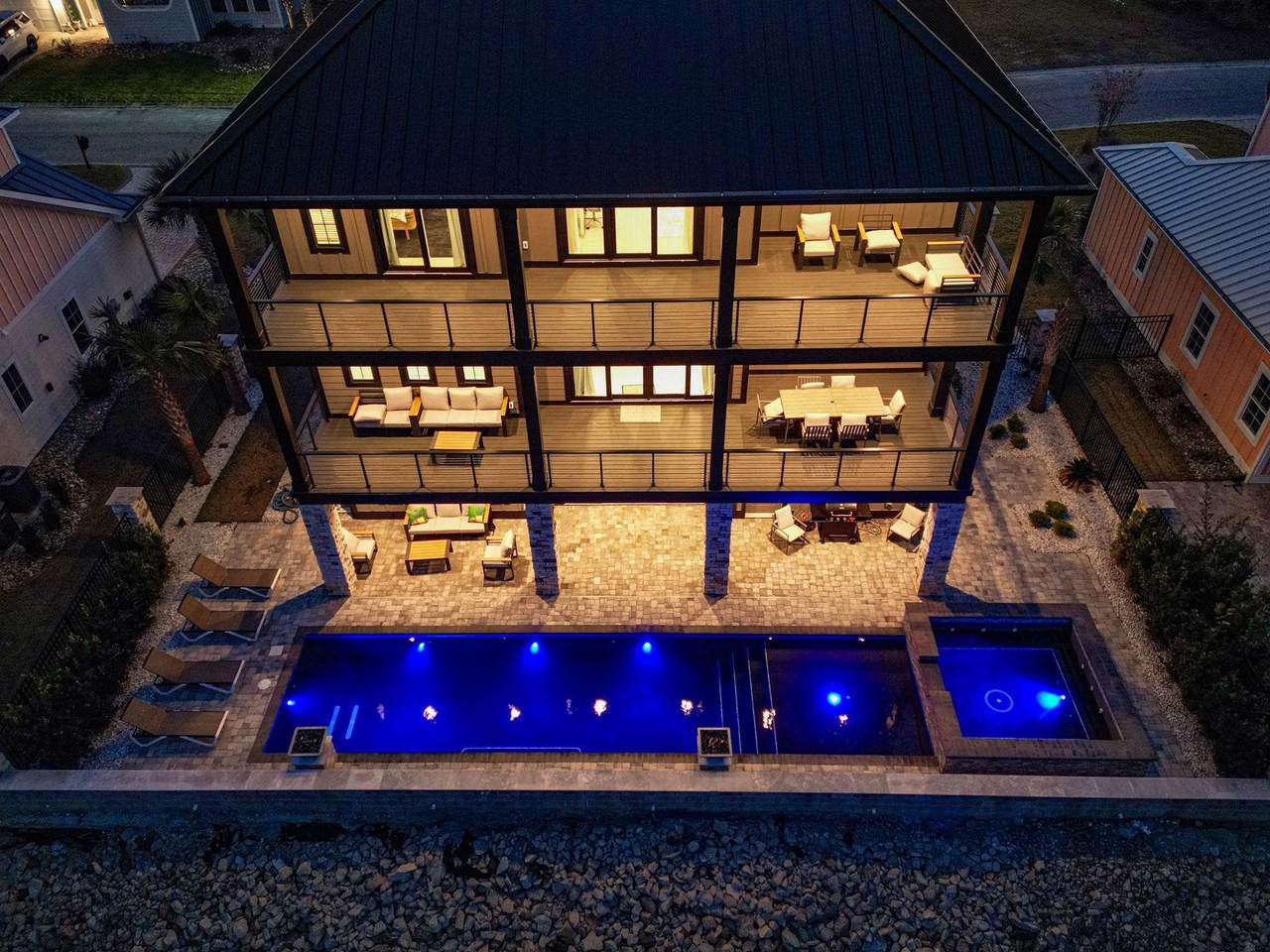 Covered rear deck overlooking the Intracoastal Waterway