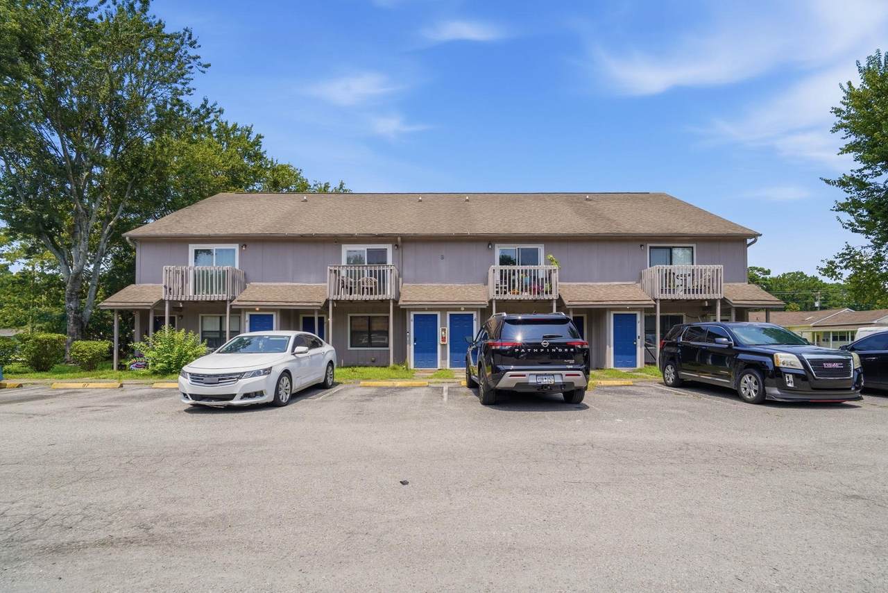 500 Oak Circle - Photo 1