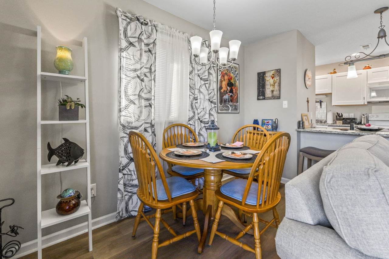 Dining area beside the kitchen and living room