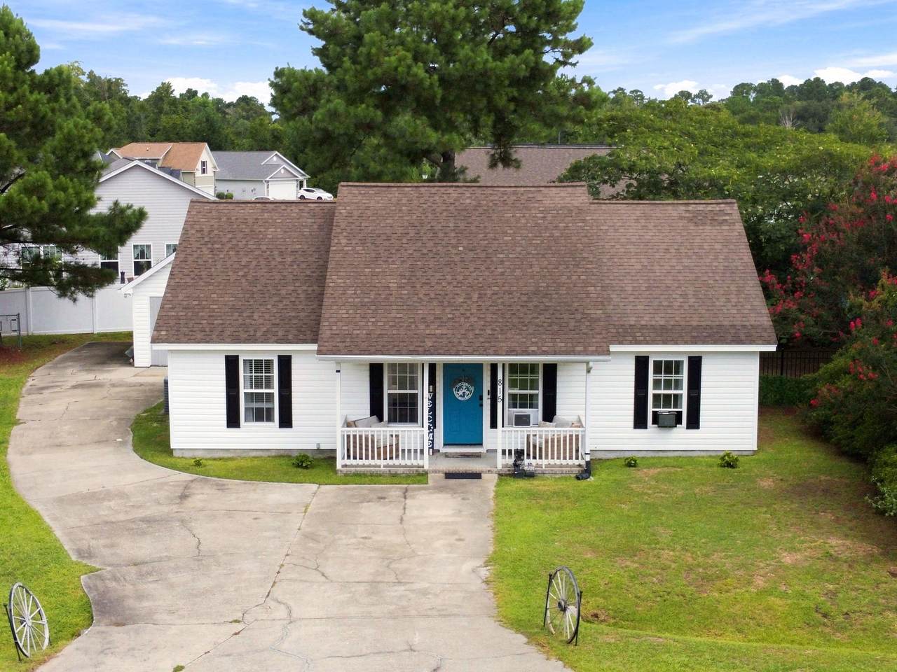 815 Esther Ct. - Photo 1