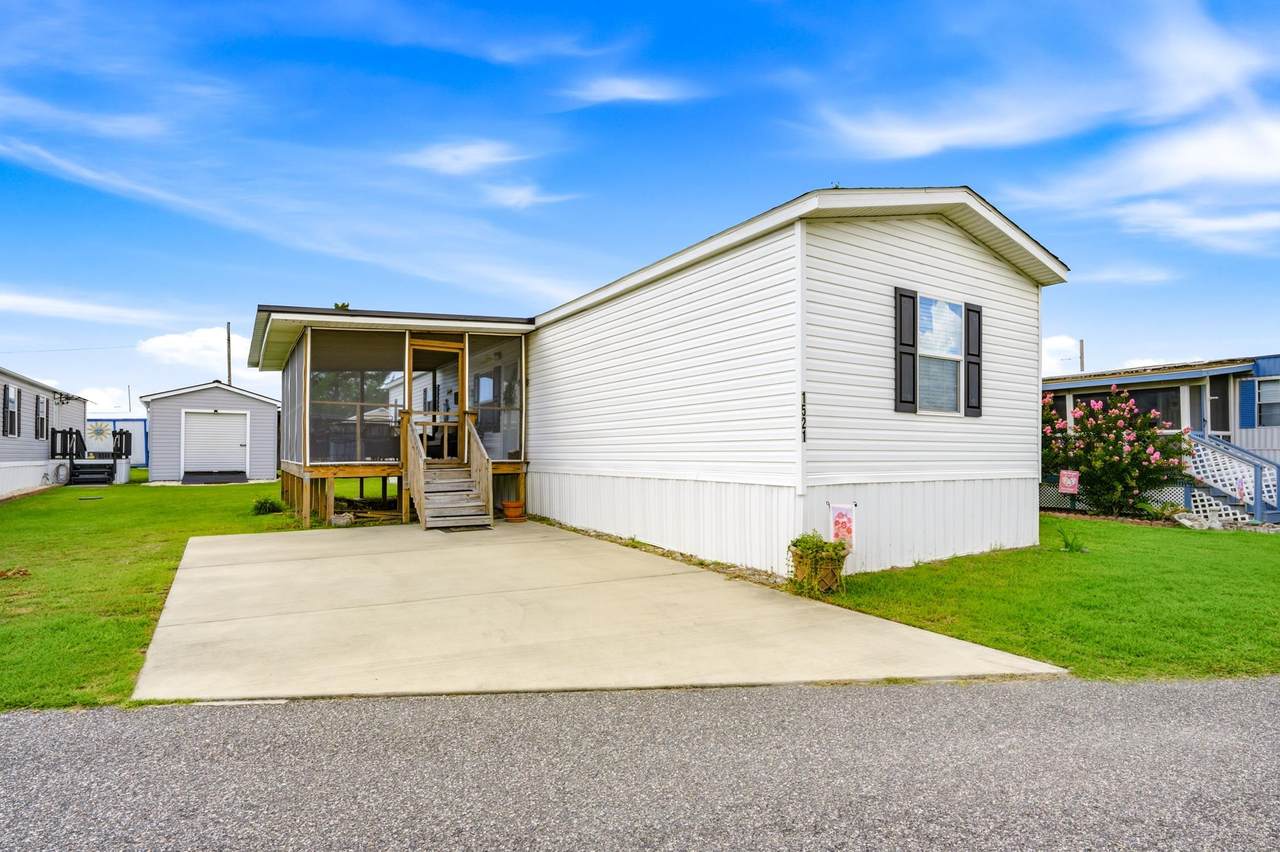 1521 Tanglewood Ave - Photo 1