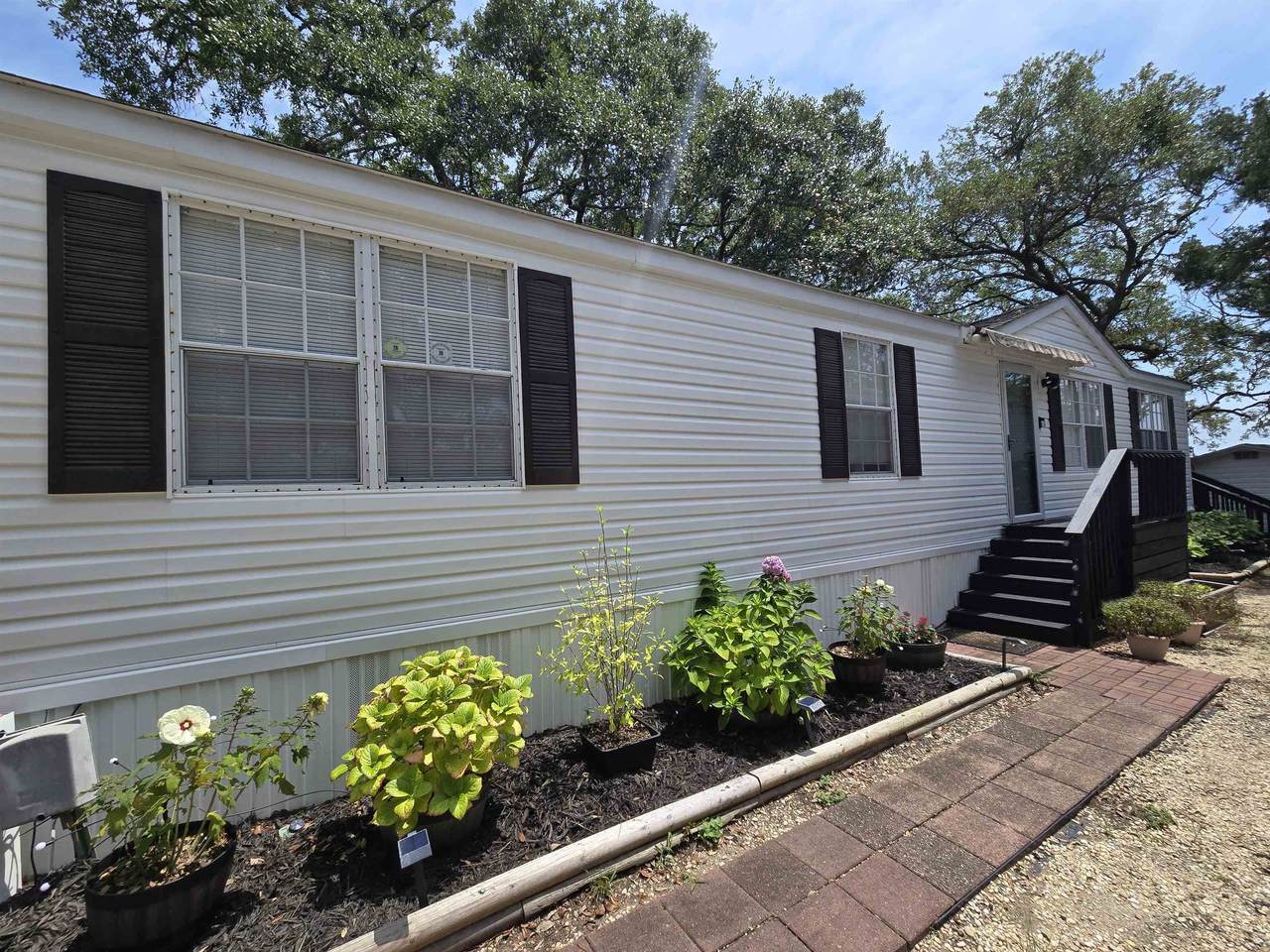 346 Ocean Breeze Dr. - Photo 1