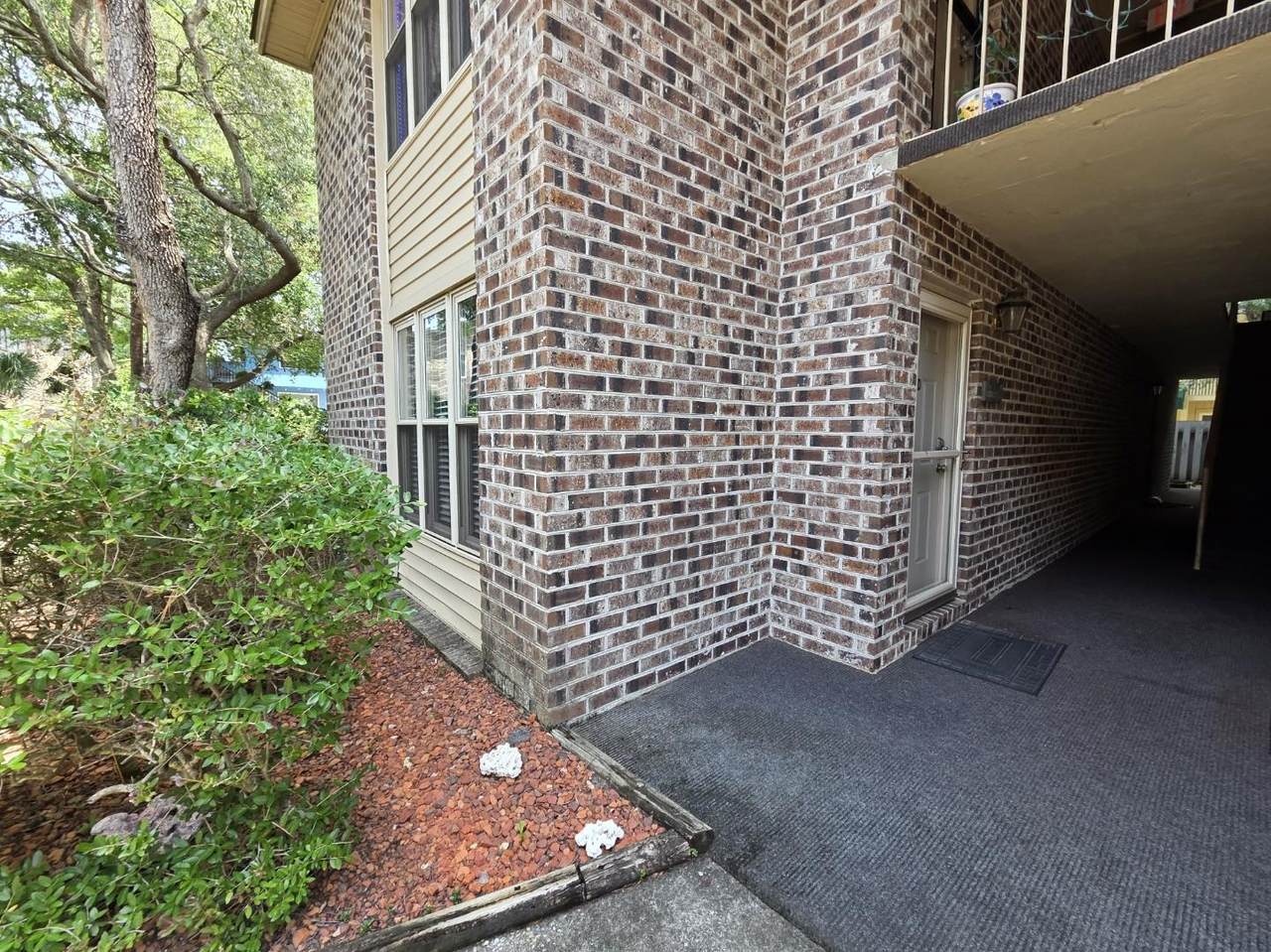 404 75th Ave N - Photo 1
