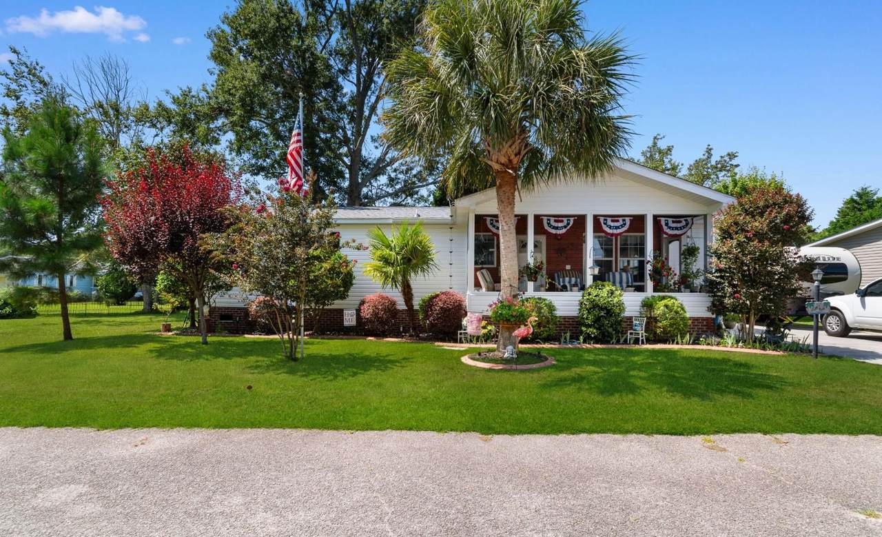 1649 Perry Circle - Photo 1